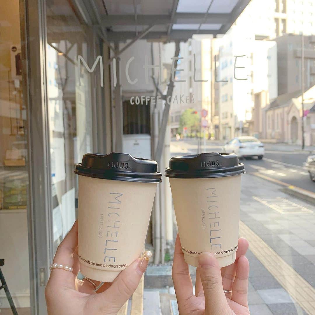chocoさんのインスタグラム写真 - (chocoInstagram)「** ㅤㅤㅤㅤㅤㅤㅤㅤㅤㅤㅤㅤㅤ #ちょこカフェ ㅤㅤㅤㅤㅤㅤㅤㅤㅤㅤㅤㅤㅤ このまえ載せたコーデのとき♡ ㅤㅤㅤㅤㅤㅤㅤㅤㅤㅤㅤㅤㅤ 時間があったので浦和まで🚗 #Michel ☕️ 満席だったのでテイクアウトしました🥰 次はテリーヌ食べたいな〜♡ ㅤㅤㅤㅤㅤㅤㅤㅤㅤㅤㅤㅤㅤ  そのあとは映画〜👹(3回目) パルコにかわいいマカロンも売ってた☃️ ㅤㅤㅤㅤㅤㅤㅤㅤㅤㅤㅤㅤㅤ わたしは常に何かにハマっておきたいタイプ なんですけど13年追いかけてきたAAAが 今年で活動休止してしまうので ハマるものが他になくて、、🥺🥺 最近は鬼滅にハマっています🥺よもや🥺 約束のネバーランドもすき♡♡ あ、もちろんAAAは休止してもずっと好き💋 ㅤㅤㅤㅤㅤㅤㅤㅤㅤㅤㅤㅤㅤ みなさんは最近ハマっているものありますか？💓 新しい趣味を見つけたい🙋‍♀️🧡 わたしは今からリース作る🎄 ㅤㅤㅤㅤㅤㅤㅤㅤㅤㅤㅤㅤㅤ ㅤㅤㅤㅤㅤㅤㅤㅤㅤㅤㅤㅤㅤ 東京以外のカフェ、埼玉と千葉あたりを攻めて きたので今度は神奈川あたりいきたいな〜🥰 ㅤㅤㅤㅤㅤㅤㅤㅤㅤㅤㅤㅤㅤ #埼玉#埼玉カフェ#浦和カフェ#鬼滅の刃#よもや」12月8日 21時29分 - choco__24_