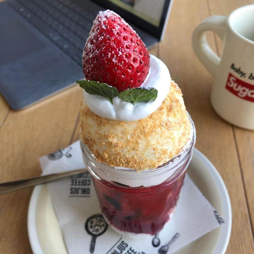 ONIJUS COFFEE VILLAGEのインスタグラム：「🍓🍓🍓 Great 📷 @reeeeeeeeeeeee  美味しかったなぁ〜🍓 @onijus   #いちご #苺 # #りんごのケーキ #季節のジャーパフェ #onijascoffeevillage」