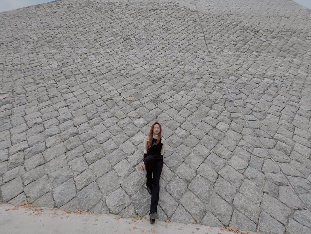 Beverlyさんのインスタグラム写真 - (BeverlyInstagram)「No matter how high the walls can be, I think I can get through it. Slowly but surely. 😌」12月8日 21時34分 - beverly_official_
