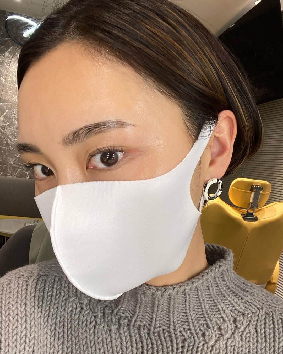 木村安梨沙のインスタグラム：「この間久しぶりに @zetithbeautyclinic_osaka で #ハイドラジェントル　#デルマシオエレクトロポーション #医療脱毛　してもらったよ！ 脱毛はお顔🌚 初めてデルマシオエレクトロポーションしたんやけど 冬で乾燥するから肌の奥深くまで保湿成分入れてもらった⭐️ 施術終わりのちゅるんちゅるんの自分の肌に感動😂💕 ハイドラ終わりに自分の顔の汚れ見て萎えた。笑 前回から少し期間あいちゃったから 月1通って肌活頑張ろ🥲❤️ #ゼティスビューティークリニック  #ゼティスビューティークリニック大阪心斎橋院」
