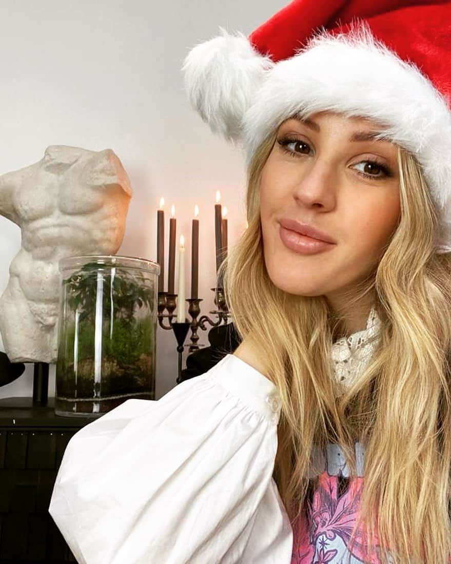 エリー・ゴールディングさんのインスタグラム写真 - (エリー・ゴールディングInstagram)「River season in full effect in the Goulding Residence. Link in bio x🎄💙」12月8日 21時42分 - elliegoulding