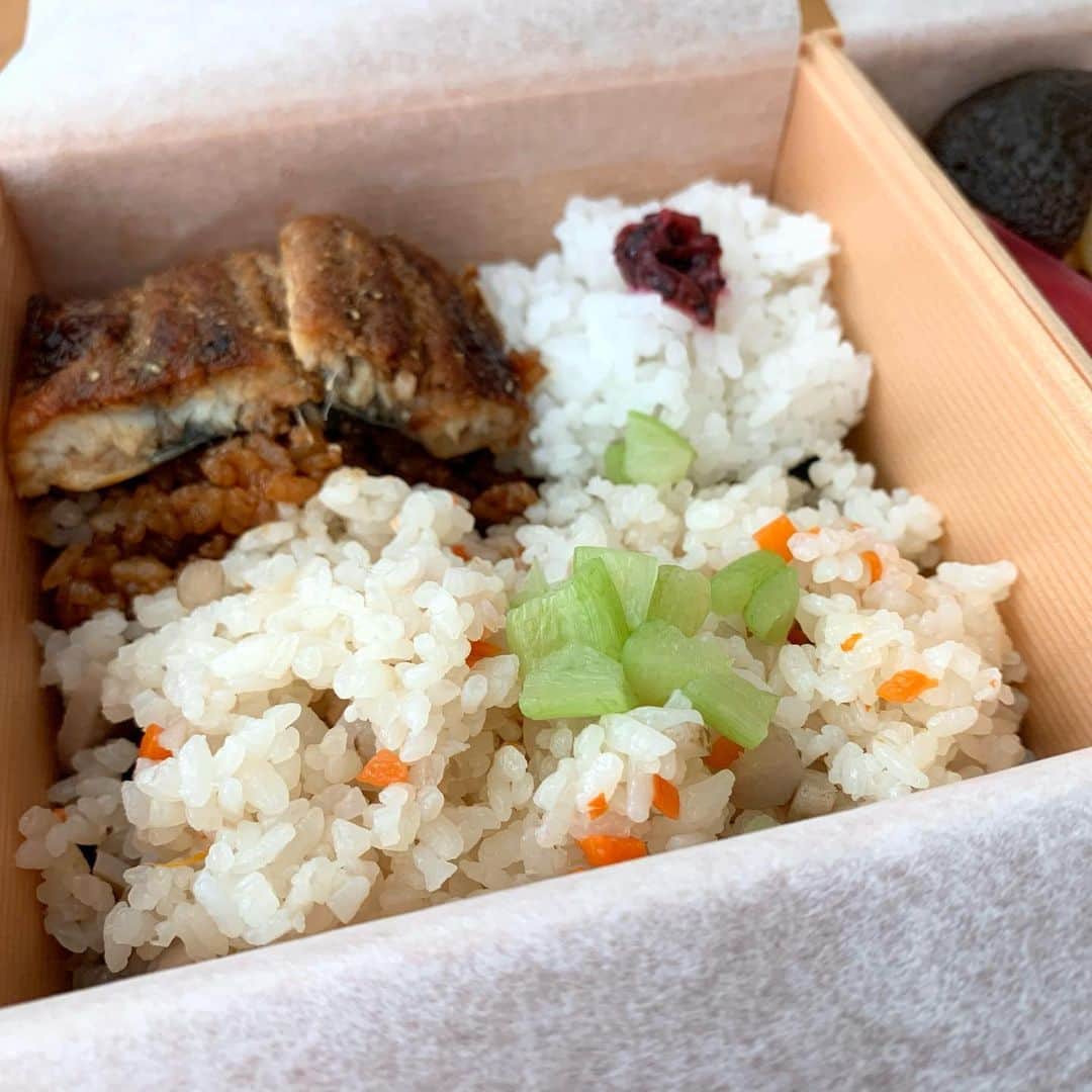 高嶋政宏さんのインスタグラム写真 - (高嶋政宏Instagram)「わ〜！大阪にパレドZのロケで行ったら、監督と懇意らしく門上武司先生がお弁当を全員にセッティングしてくれました！ こんな凄い弁当、食べたことない！門上先生！ありがとうございました！！ #masahirotakashima  #門上武司　#bsfuji  #パレドzおいしさの未来　#ミツカン」12月8日 21時44分 - starless1029