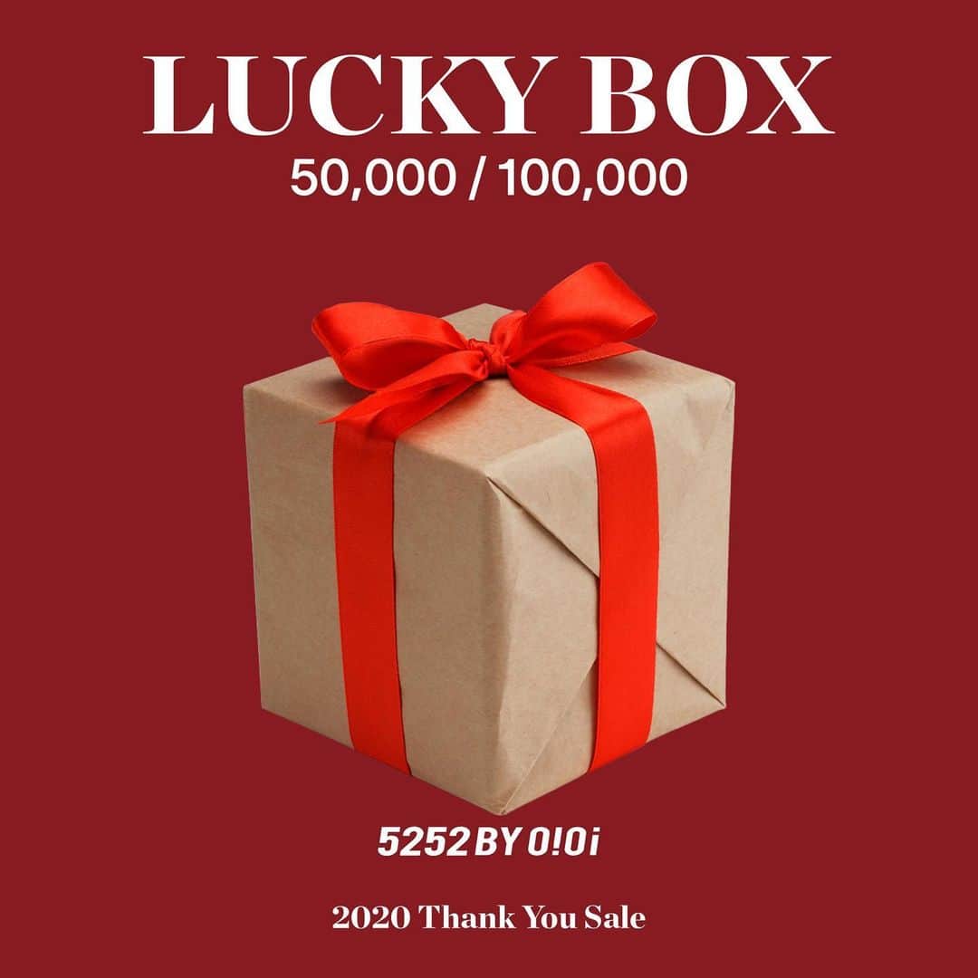 Second Brand Of O!Oiのインスタグラム：「[2020 THANK YOU SALE] LUCKY BOX 🎁  LUCKY BOX (50,000 / 100,000원) 땡큐세일과 함께 진행하는 럭키박스 이벤트! 시그니처 후디와 랜덤 제품을 특별한 구성으로 준비하였습니다.  득템 찬스를 놓치지 마세요! ✔️ *100% 포함 제품은 각 1개씩 포함하여 구성되어있습니다.  [NOTICE] *정상가 기준 최소 3배에서 최대 5배 구성으로  한정 수량 준비되어 있습니다. *모든 럭키박스 구성 상품 및 컬러는 랜덤으로 증정됩니다.  *각 럭키박스의 사이즈는 옵션으로 선택이 가능합니다.  (FREE 사이즈 럭키박스의 경우, L 사이즈의 상품이 포함)  *모든 럭키박스는 1인당 1개만 구매 가능하며, 교환&환불이 불가합니다.(불량 제외) *무통장 입금 주문의 경우 24시간 이내에 입금 완료되지 않을 시  자동 주문 취소 처리됩니다. *럭키 박스는 O!Oi 2021 DIARY SET 증정 대상 상품이 아닙니다. *럭키박스 상품은 THANK YOU SALE 이벤트 페이지를 통해서만  구매가 가능하며, 해당 상품은 12/11 (금) 00:00부터 진행 예정입니다.  52-52.co.kr」
