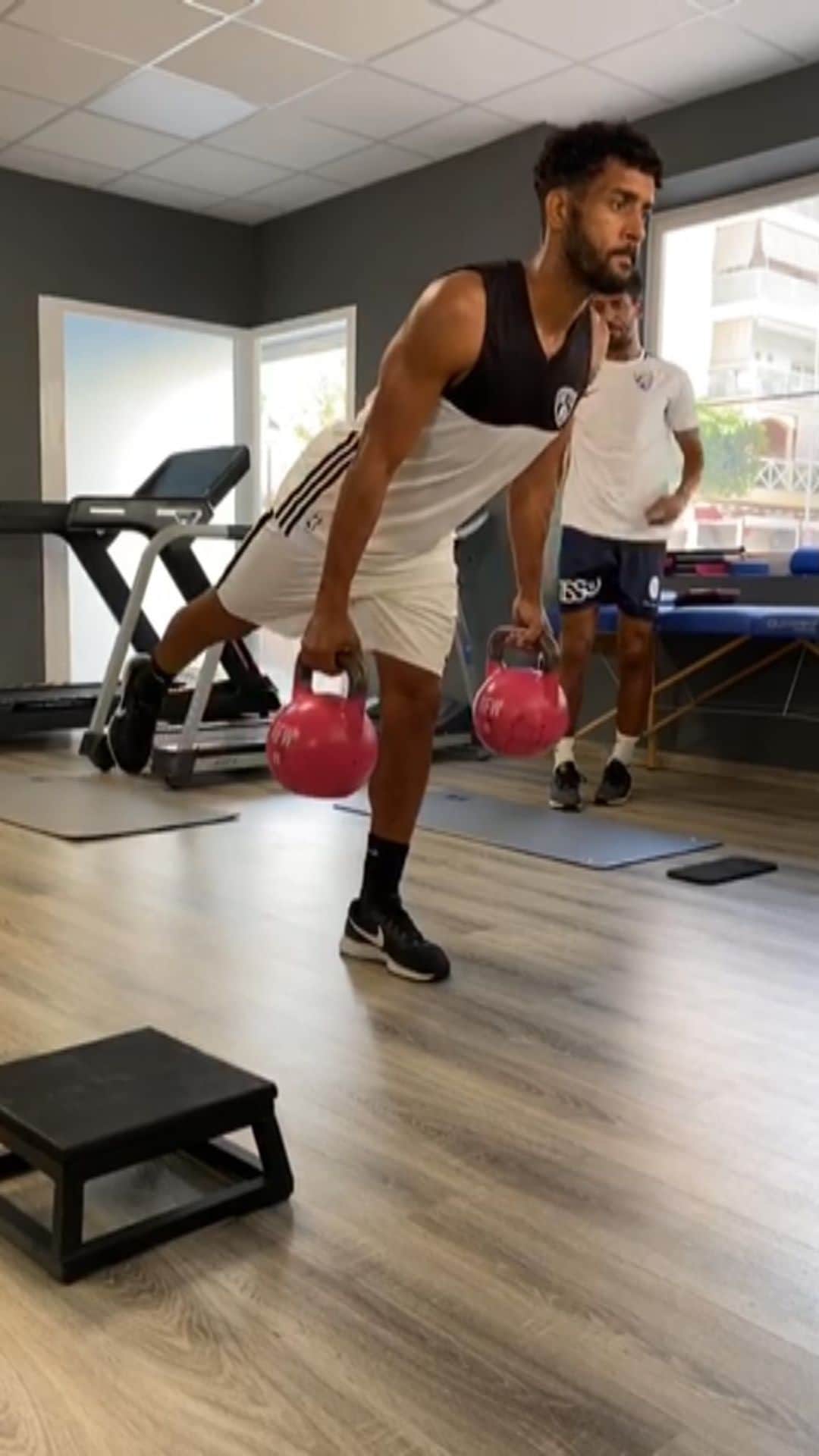 のインスタグラム：「@trainmestudio @batallani @cristisso #training 💪🏽⚽️」