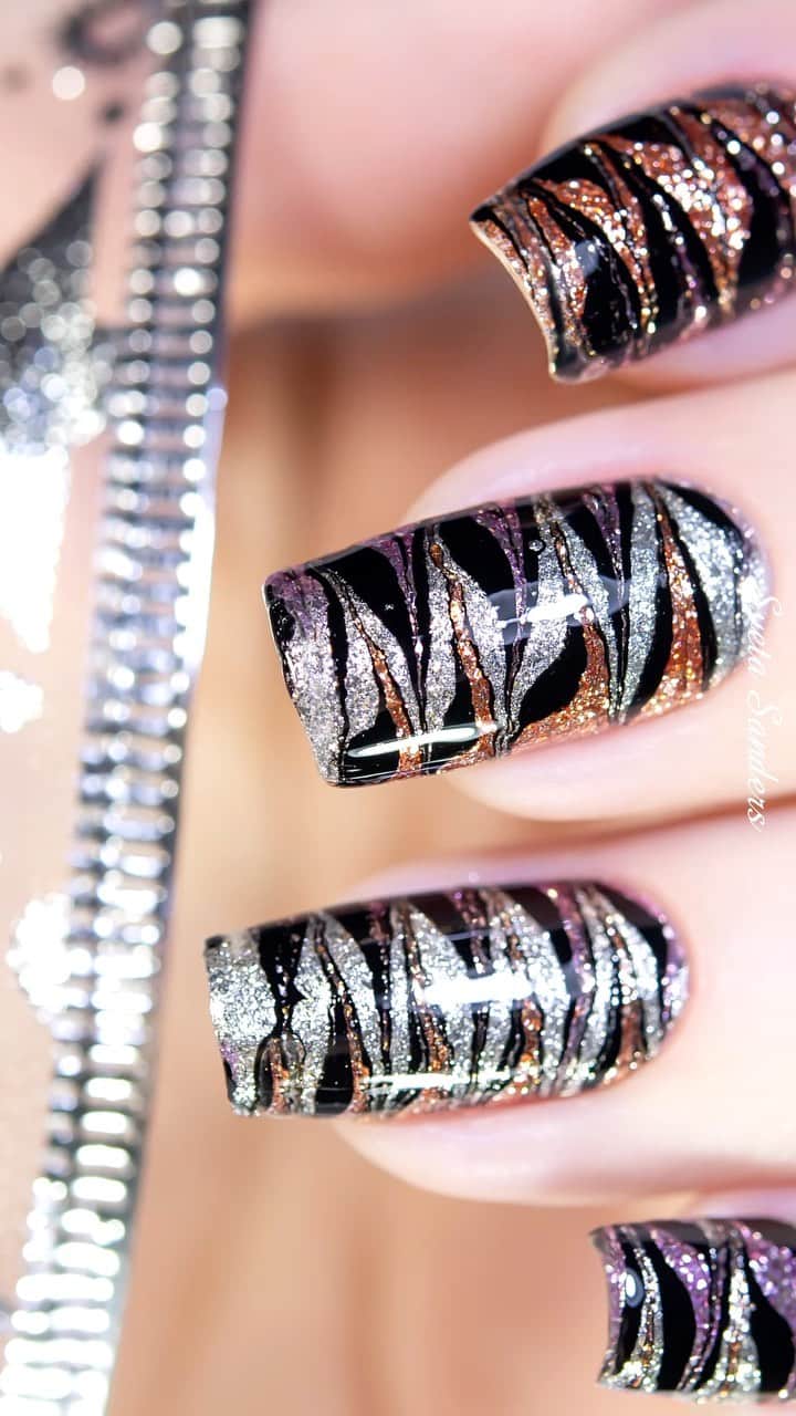 Sveta Sandersのインスタグラム：「#DryMarble nails using #HoloTaco One-coat Black, Gift Receipt, Cheap Champagne, Fake Date by @holotaco   Дизайн с использованием лаков от @holotaco (названия выше написала).」