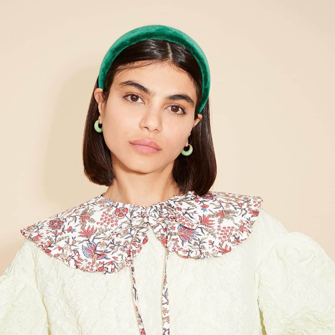 のインスタグラム：「A few of our favorite pieces for Zoom calls and Facetimes: a pretty velvet headband, our new stone hoops, and the Eloise ruffled collar.」