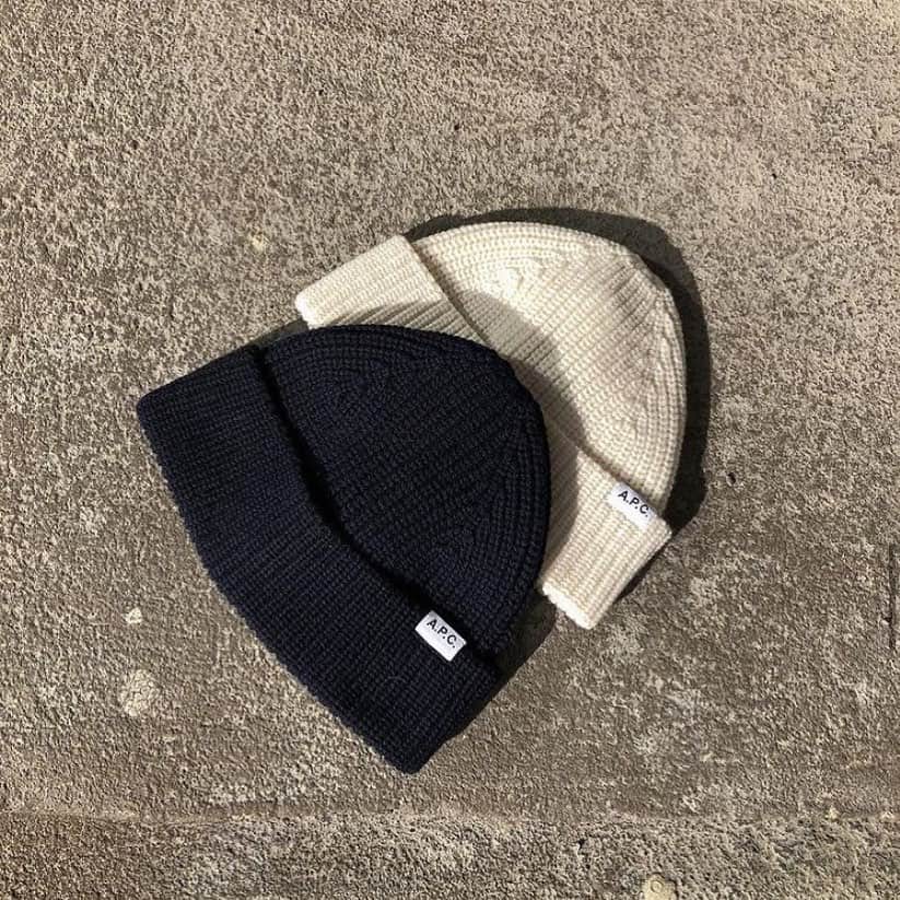 アーペーセーのインスタグラム：「A.P.C. Accessories⠀ ⠀ The Jude knit cap is available in off-white, dark green, faded rose and dark navy blue.⠀ ⠀ Available in stores and at apc.fr⠀ ⠀ Regram @romeo_boutique ⠀ ⠀ #APC #APCFW20 #APCaccessories #myapc」