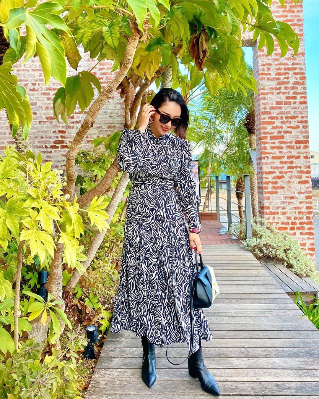 梅谷安里さんのインスタグラム写真 - (梅谷安里Instagram)「ONIJUSでOOTD🦓🌿 みんなここ来たらつい コーディネート撮っちゃうよね😇 ワンピースは　@zara 🤍 #ootd#outfit#fashion  #coordinate#コーデ #コーディネート#onijus  #onijuscoffeevillage」12月8日 22時03分 - anriworld