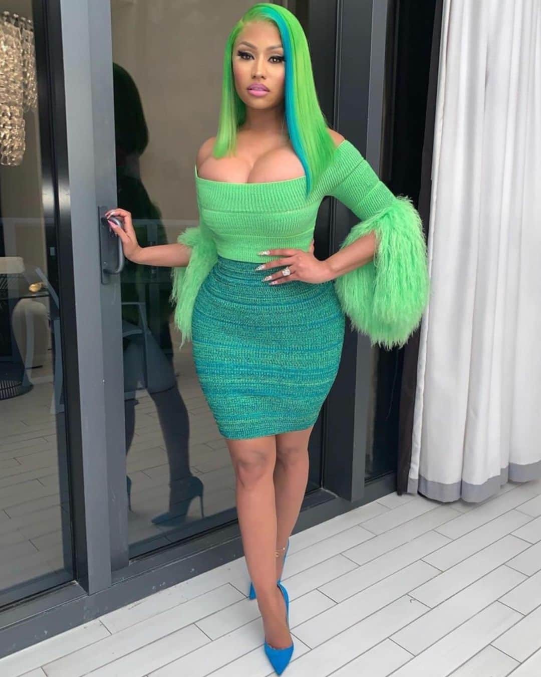 マークファストのインスタグラム：「Happy birthday Nicki! ✨👑✨You keep inspiring me to keep that bodycon goin on... ✨💚💚」