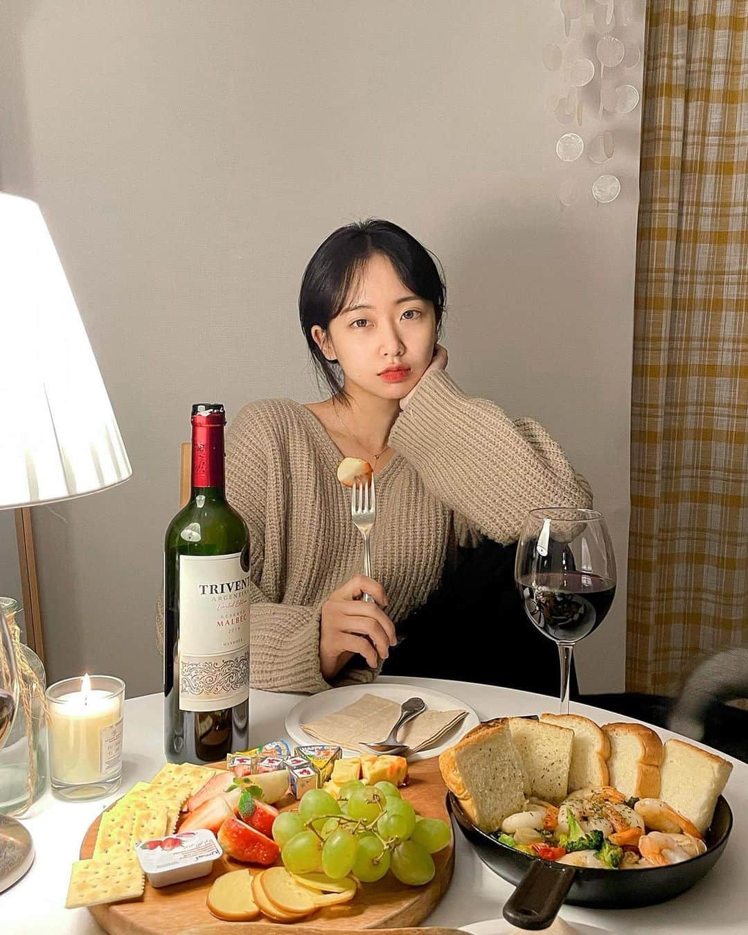 シン・ジインさんのインスタグラム写真 - (シン・ジインInstagram)「남자친구가 좋아하는 순한맛 지인 🍷」12月8日 22時10分 - sinji_in