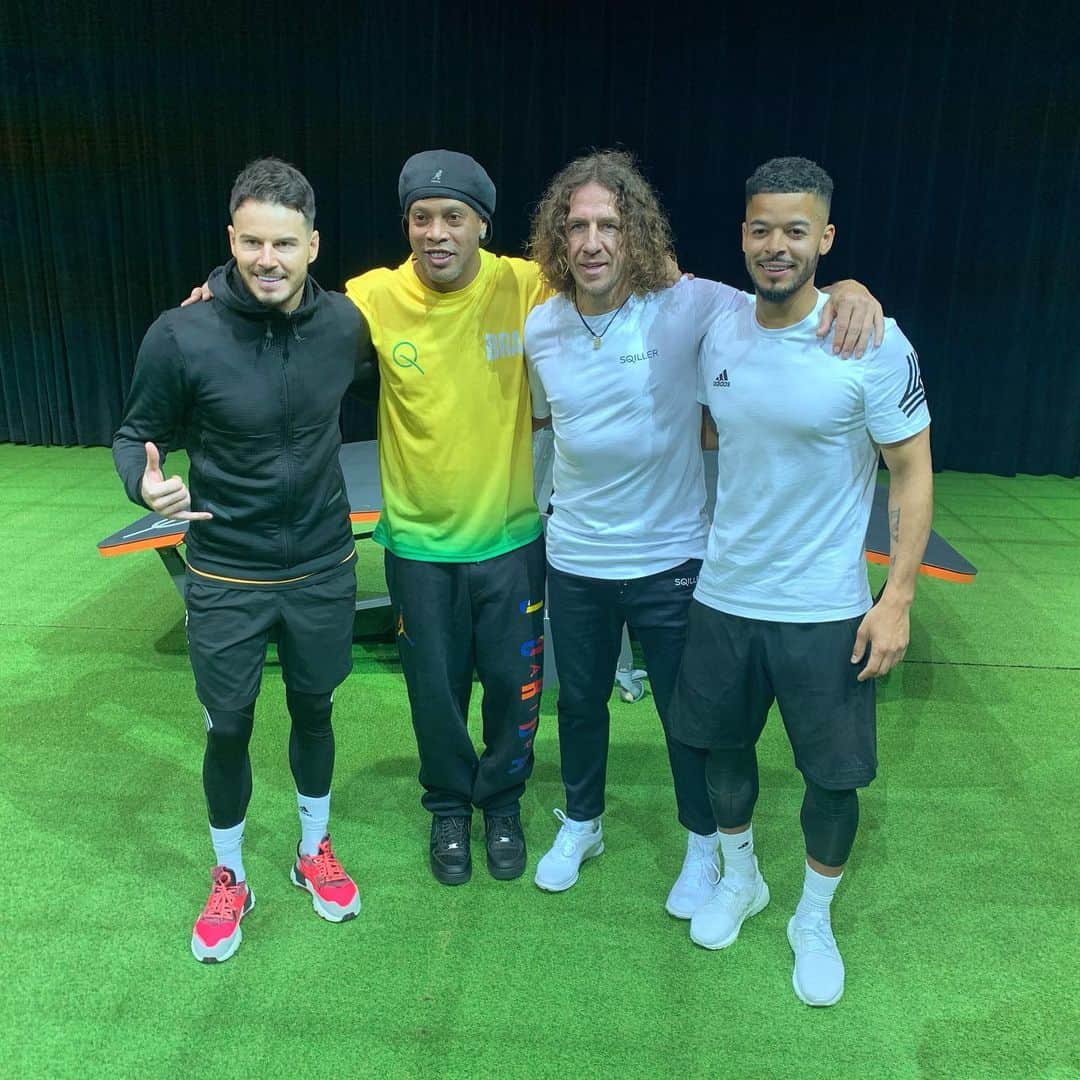 F2Freestylersのインスタグラム：「Throw back to this time last year playing @teqball with these legends! @ronaldinho @carles5puyol 🔥🔥🔥」