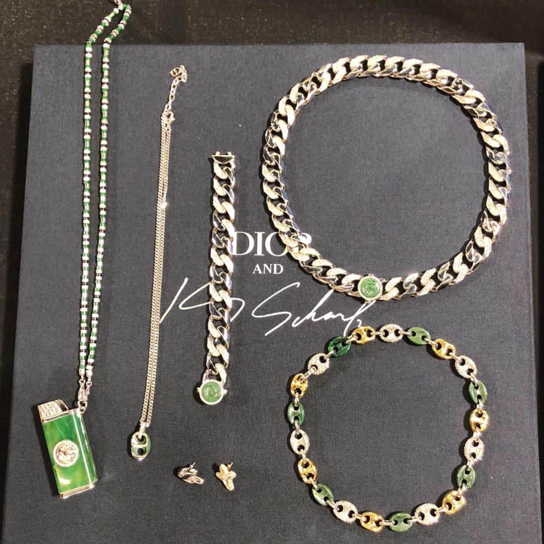 YOONさんのインスタグラム写真 - (YOONInstagram)「@DIOR  MEN x @kennyscharf FALL 2021 JEWELRIES 💥💚💛🤍🤎 Go to Dior.com to watch the show video for more LQQKS 💜💻👁 . . #diormenfall #kennyscharf #jewelryaddict #jewelries #jewelrygram」12月8日 22時25分 - yoon_ambush