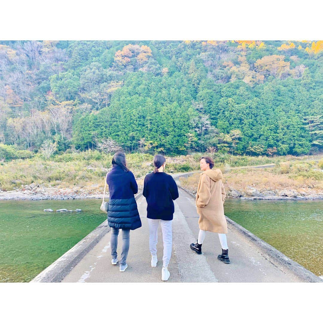 中田奈沙さんのインスタグラム写真 - (中田奈沙Instagram)「Sauna trip in Shimanto town🧖‍♀️ #四万十川アウトドアサウナ のオープニングイベント翌日、 @akikogt1127 と @akochop が遊びに来てくれました！! 私も1日だけプライベートで延泊して一緒にサ旅❤️ 常に、サウナ入るか温泉入るか、食べるか寝るか遊ぶかw 四万十町が更に大好きになった最高の3日間でした。  #shimantooutdoorsauna  #sauna #saunatrip #trip #shimanto #shimantoriver #shimantotown #me #friends #kochi #outdoorsauna #outdoor #サウナ #サ旅 #旅行 #四万十町 #四万十川 #四万十 #中田奈沙 #四万十檜 #水風呂 #外気浴 #食欲おばけ #アウトドア #アウトドアサウナ #高知」12月8日 22時26分 - nasa_nakada