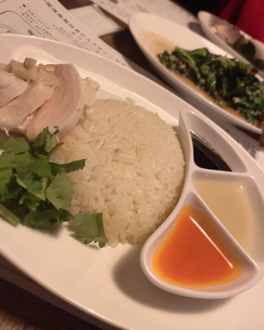 COCOさんのインスタグラム写真 - (COCOInstagram)「海南鶏飯食堂5 🇸🇬 シンガポール料理🍴美味しかった♡  ３枚目に @burlesque.tokyo  12月前半の出演日載せました ✔︎  チェックしてね🐻‍❄️🗓」12月8日 22時27分 - coco_coco000