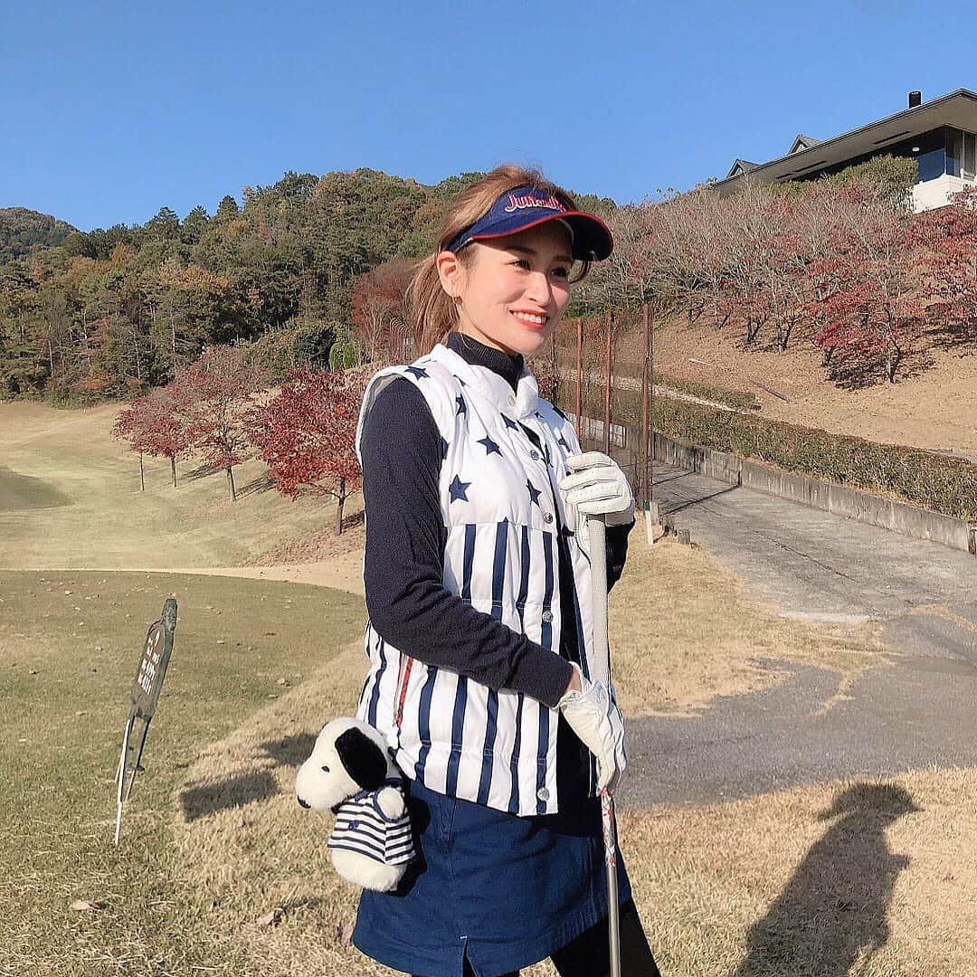 都築青空さんのインスタグラム写真 - (都築青空Instagram)「𝐠𝐨𝐥𝐟 𝐟𝐚𝐬𝐡𝐢𝐨𝐧⛳️ コース回る前は、@golfeighteen.18 で レッスンしてます🏌️‍♀️ めちゃくちゃ的確に教えてくれるから、 悩んでることがあってもすぐに解消してくれるよ！！ . . cap @junandrope  tops @callawaygolf_japan @callawayapparel_japan  skirt @addidasgolf  . .  #junandrope #ジュンロペ応募 #callaway #キャロウェイ#adidasgolf #アディダスゴルフ #taylormadegolf #テイラーメイドゴルフ  #footjoy #ゴルフ女子 #ゴルフ #ゴルフウェア #golf #golfers #golfswing #golfwear #golfgirl #ラウンド  #女子ゴルフ #ゴルフスイング #ゴルフ好きと繋がりたい #ゴルフ好きな人と繋がりたい #ゴルファー#ゴルフコーデ#ゴルフ好き #ゴルフ大好き #ゴルフ練習#ゴルフスイング #ゴルフ仲間#ゴルフ仲間募集 #佐野ゴルフクラブ」12月8日 22時28分 - aozora723