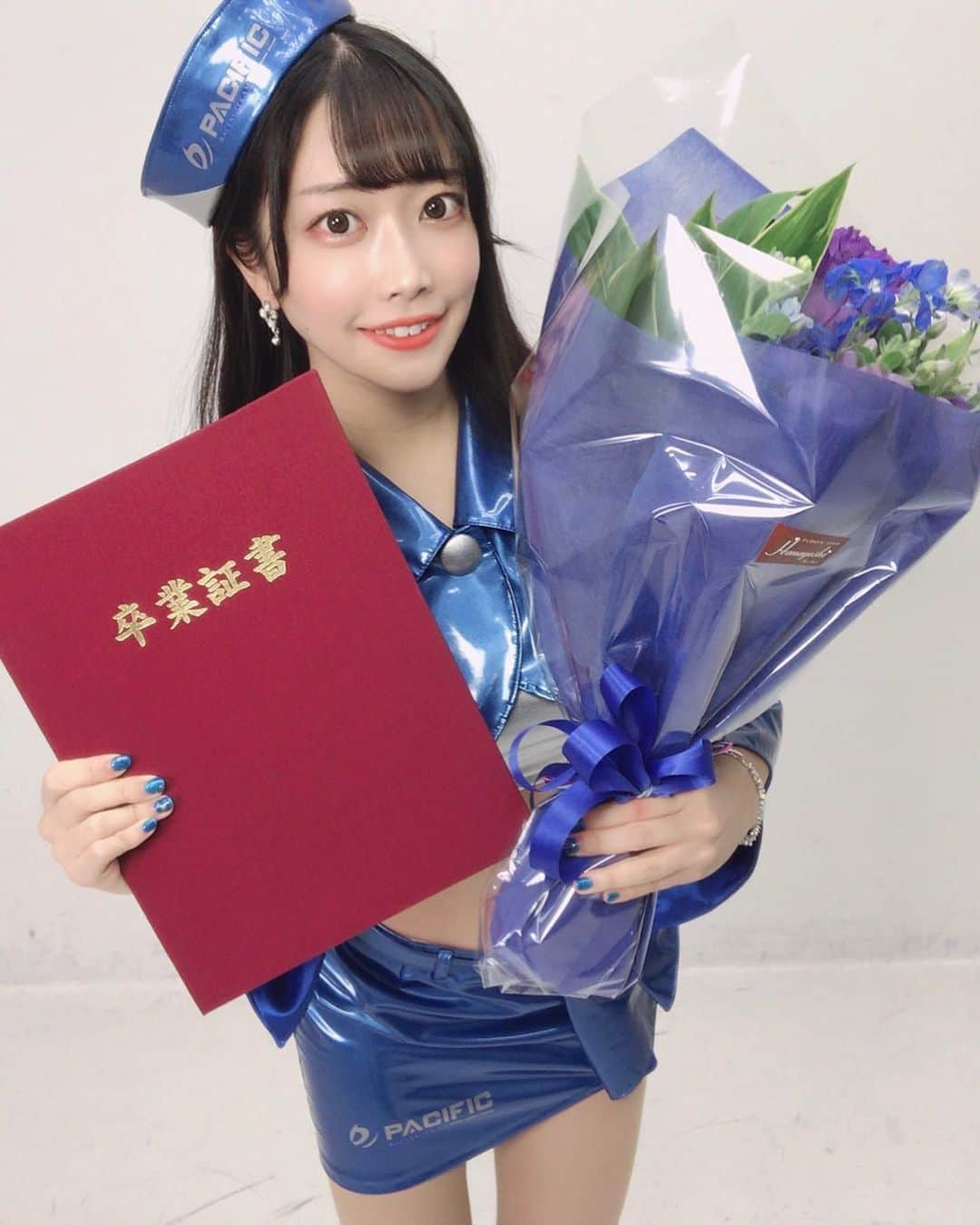 西井綾音のインスタグラム：「. . 卒業しましたっ✨ . . . . コロナがあり思うように活動ができずもどかしい気持ちもありましたが . . SNSでの応援やイベントを通して皆に支えてもらった一年でした❣️ . . . 応援してくれるみんなが大好きです✨ . . . 卒業式は終わったけどレースクイーン大賞はまだまだこれからです💪💪 . . . ファーストステージ終了まで残り3日❣️❣️ . . . このままレースクイーン大賞新人部門も駆け抜けていきましょう💪 . . 来年のオートサロンでもこのコスチュームを着させてください❣️❣️ . . . 引き続き宜しくお願い致します✨✨✨ . . . . . ❣️ギャルパラ携帯サイト bit.ly/3qbuoZL . . ❣️レースクイーン大賞HP bit.ly/3n7QcTr . . . . #あったんしか勝たん💙」