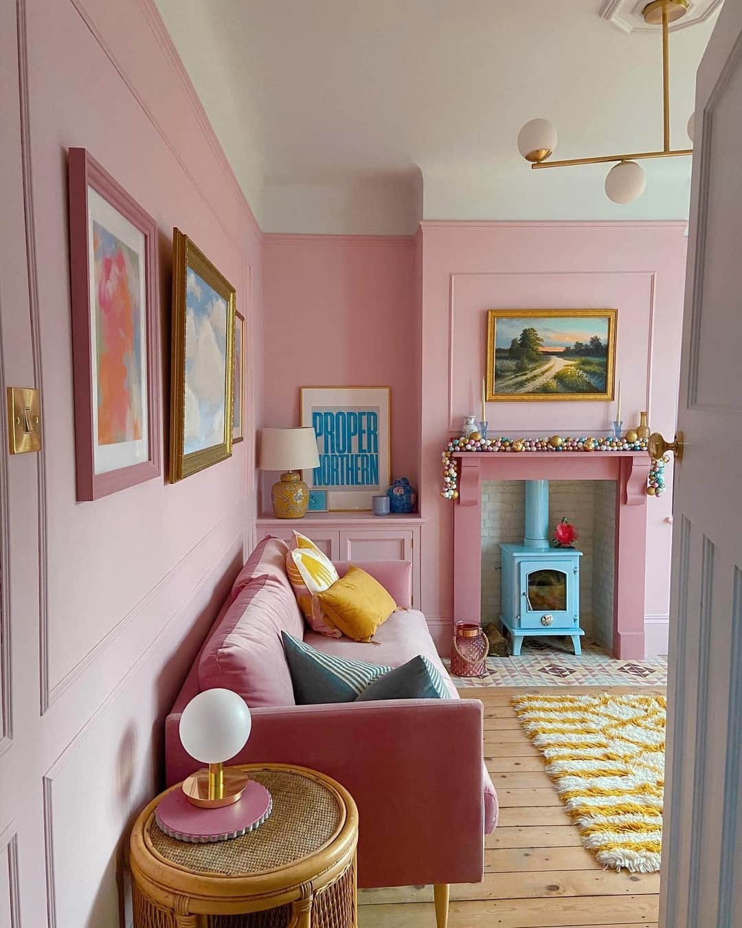 ダニジョーのインスタグラム：「Feeling inspired 🎀 #interiordesign」