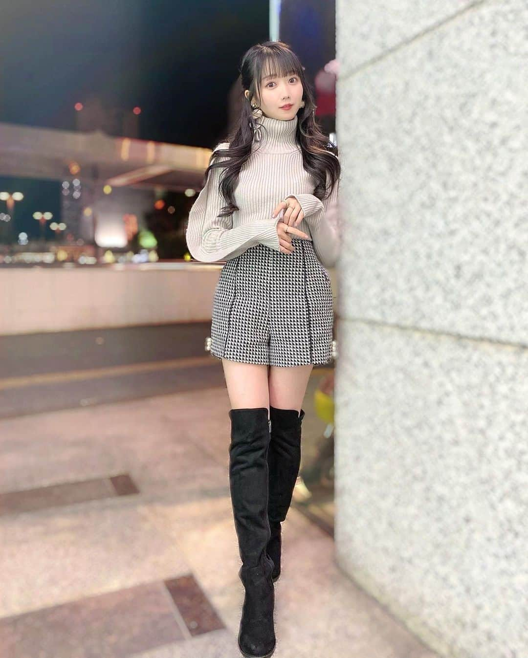 大谷映美里さんのインスタグラム写真 - (大谷映美里Instagram)「🐰 ㅤㅤㅤㅤㅤㅤㅤㅤㅤㅤㅤㅤㅤ 私服さん❄️ ㅤㅤㅤㅤㅤㅤㅤㅤㅤㅤㅤㅤㅤ タートルネックに黒髪のハーフアップ☁️ ショーパンにニーハイブーツ☁️ 好きな組み合わせを詰め合わせてみた❤︎❤︎ ㅤㅤㅤㅤㅤㅤㅤㅤㅤㅤㅤㅤㅤ ニット #snidel パンツ #lilybrown  ブーツ #epine イヤリング #jillbyjillstuart  ㅤㅤㅤㅤㅤㅤㅤㅤㅤㅤㅤㅤㅤ (パンツとイヤリングは去年のだったかな…) 可愛いは正義 🐇♡ ㅤㅤㅤㅤㅤㅤㅤㅤㅤㅤㅤㅤㅤ」12月8日 22時39分 - otani_emiri