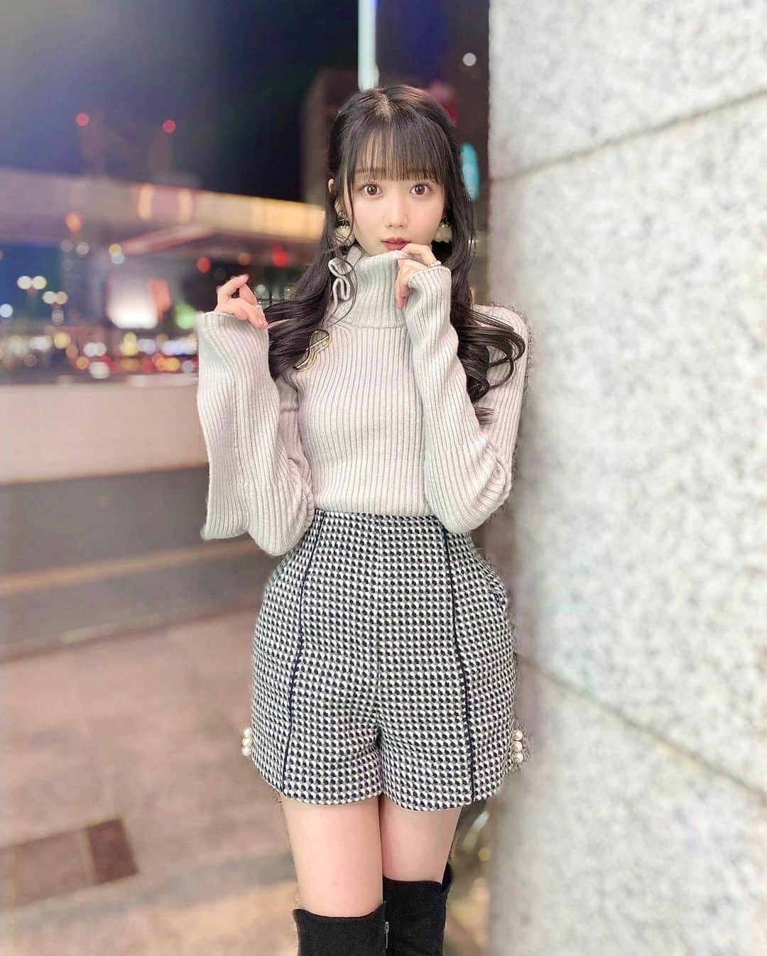 大谷映美里さんのインスタグラム写真 - (大谷映美里Instagram)「🐰 ㅤㅤㅤㅤㅤㅤㅤㅤㅤㅤㅤㅤㅤ 私服さん❄️ ㅤㅤㅤㅤㅤㅤㅤㅤㅤㅤㅤㅤㅤ タートルネックに黒髪のハーフアップ☁️ ショーパンにニーハイブーツ☁️ 好きな組み合わせを詰め合わせてみた❤︎❤︎ ㅤㅤㅤㅤㅤㅤㅤㅤㅤㅤㅤㅤㅤ ニット #snidel パンツ #lilybrown  ブーツ #epine イヤリング #jillbyjillstuart  ㅤㅤㅤㅤㅤㅤㅤㅤㅤㅤㅤㅤㅤ (パンツとイヤリングは去年のだったかな…) 可愛いは正義 🐇♡ ㅤㅤㅤㅤㅤㅤㅤㅤㅤㅤㅤㅤㅤ」12月8日 22時39分 - otani_emiri