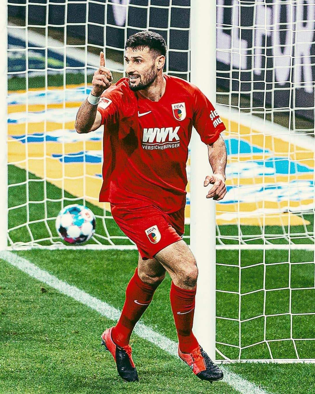 FCアウクスブルクさんのインスタグラム写真 - (FCアウクスブルクInstagram)「Auch eine Niederlage hat etwas Positives: @danielcaligiuri18 knipste bereits zum 4️⃣. Mal und widmete den Treffer seinem neugeborenen Sohn Samuel! 👶🏻 #TSGFCA #FCA #FCA1907 #fcaugsburg」12月8日 22時49分 - fcaugsburg1907