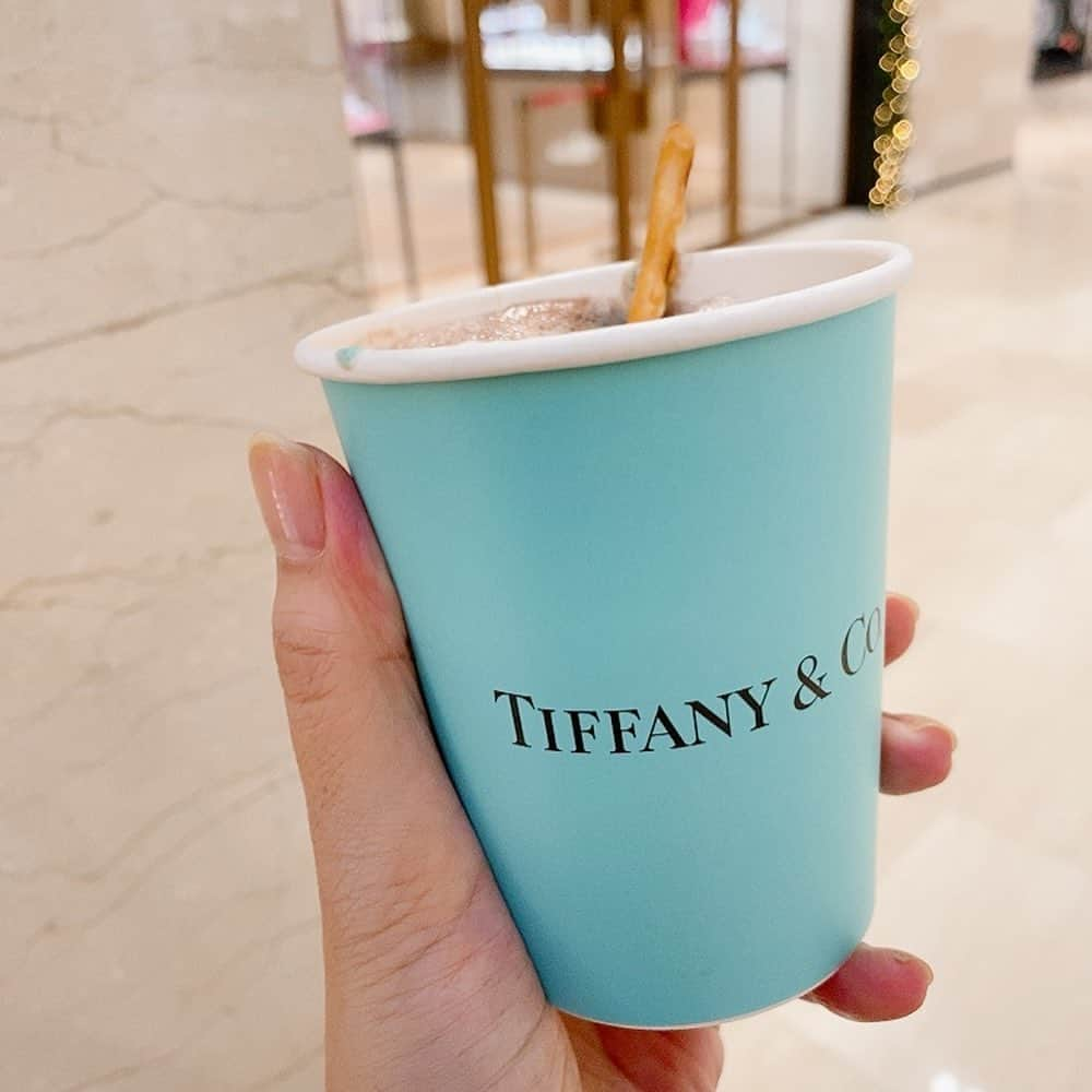 酒向杏奈さんのインスタグラム写真 - (酒向杏奈Instagram)「. . Tiffanyのchristmas🎄 . Hot chocolate🍫 . 板チョコから溶かしてくれて美味しかった〜‼︎ . ただ…私のデコレーションのセンスの無さ💧 . . #Tiffany #christmas #hotchocolate」12月8日 22時44分 - annacotta715