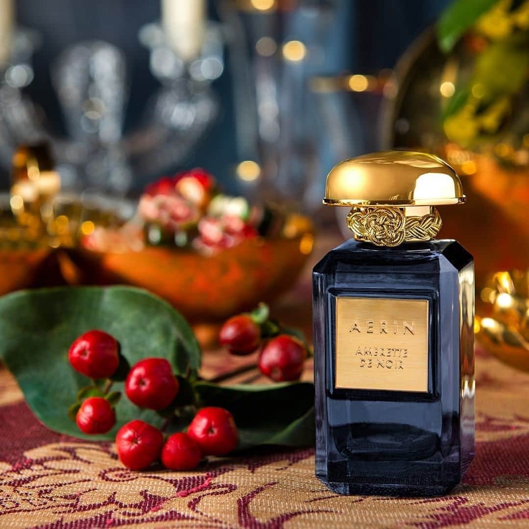 エスティローダーさんのインスタグラム写真 - (エスティローダーInstagram)「@AERIN’s top tip for a beautiful table scape? A perfume at your guest’s place setting! Add a scented surprise to your decor with Ambrette de Noir, a warm amber floral with a blend of rich, velvety florals. #AERINBeauty」12月8日 23時00分 - esteelauder
