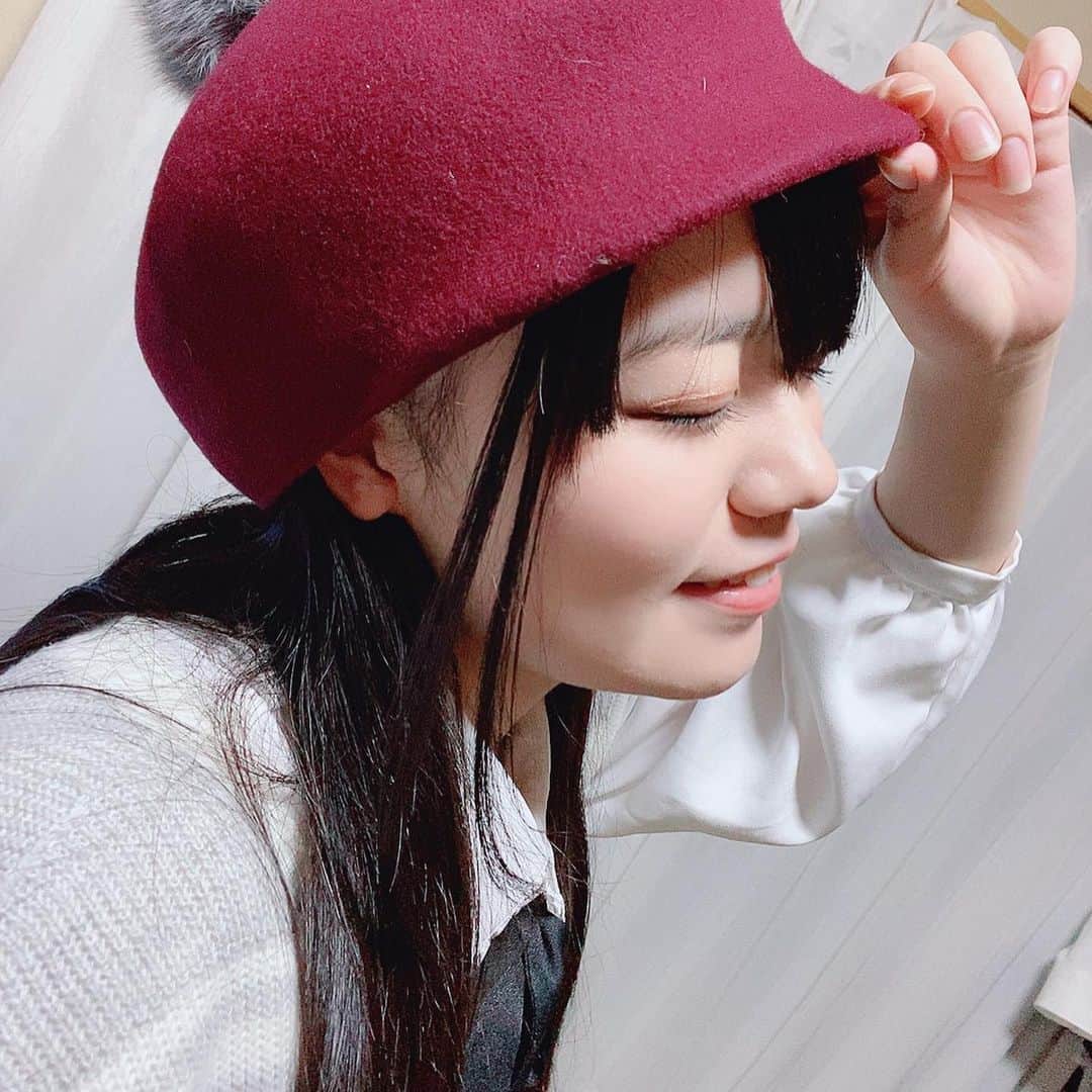 のインスタグラム：「おꫛꫀꪝの帽子👒  #帽子 #カオリノモリ #アーレイトーク #ワインレッド #ツインテール #グラビア #グラドル #黒髪ストレート #girl #ぱっつん前髪 #前髪 #ぱっつん #姫カット #アイドル #idol #ワールドエンドラヴァー #女優  #写真 #写真好きな人と繋がりたい #グラビア好きと繋がりたい #photooftheday #photography #actress #花咲希音 #自撮り#グラドル自画撮り部」