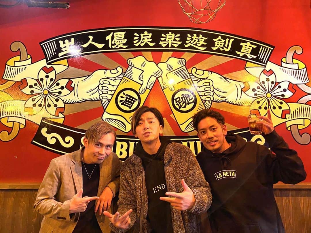 so-heyのインスタグラム：「TAME-NOMIありがとうございました！！  久々のライブはやっぱ気持ち良かったね〜  また必ずやりましょう。  来てくれたみなさん、観てくれたみなさん、本当にありがとう！！  今日のセトリ  1. Never Gave Up 2. My Life 3. Say Goodbye 4. 1-800-273-8255 (Logic cover) 5. my ex's best friend (Machine Gun Kelly cover) 6. リフレインボーイ」