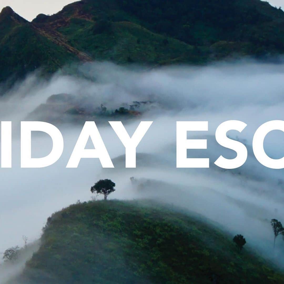 タイ航空のインスタグラム：「" HOLIDAY ESCAPE "  หยุดยาวนี้...ไปเที่ยวไหนดี ?  จะไปรับลมหนาวที่ภาคเหนือ ไปสัมผัสวัฒนธรรมที่ภาคอีสาน หรือจะไปเที่ยวทะเลที่ภาคใต้  ... เราพร้อมบินตรงสู่ทุกจุดหมาย ...  เดินทางกับการบินไทยและไทยสมายล์ สำรองที่นั่ง 👉🏼 thaiairways.com  เงื่อนไขเป็นไปตามที่บริษัท ไทยสมายล์กำหนด」