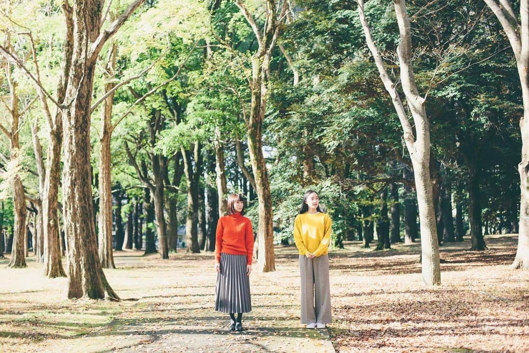 赤坂由梨さんのインスタグラム写真 - (赤坂由梨Instagram)「ㅤㅤㅤ ㅤㅤㅤ ちょっと前に…🍁🍂ㅤㅤㅤ えりさんとふっきーさんと秋散歩してきました  ふっきーさんとは ちゃんとお話するのは 初めてだったけど とても優しく接して下さって、 なんだかどんどんリラックスしてきちゃって 最後の方の写真なんか 私 肩に頭 乗っけちゃってます🦥笑 とにかく可愛くて 透明感がすごくて 何をしてても絵になるんです👏 見習わねば…！ㅤㅤㅤ  声をかけてくれたえりさんに感謝です♡ㅤㅤㅤ 今年はえりさんとたくさん撮影できて嬉しい☺️ ㅤㅤㅤ  ㅤㅤㅤ」12月8日 23時09分 - __fuyuri