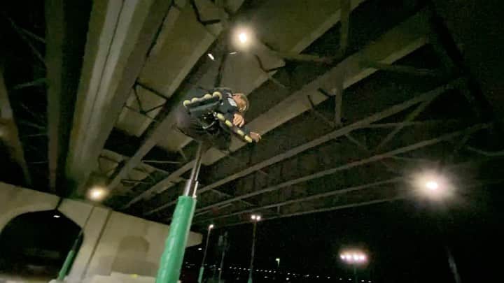 安床武士のインスタグラム：「Transfers. 🎥 @moripon1106 . @usdskates  @goodskates_inc  @canamonroad_japan  @lzbn_official  @papasu1048  #usdskates #usdaeon #aeon72 #rollerblading #inlineskate #rollerfreestyle #takeshiyasutoko #インラインスケート #ローラーブレード #安床武士 #brixton」