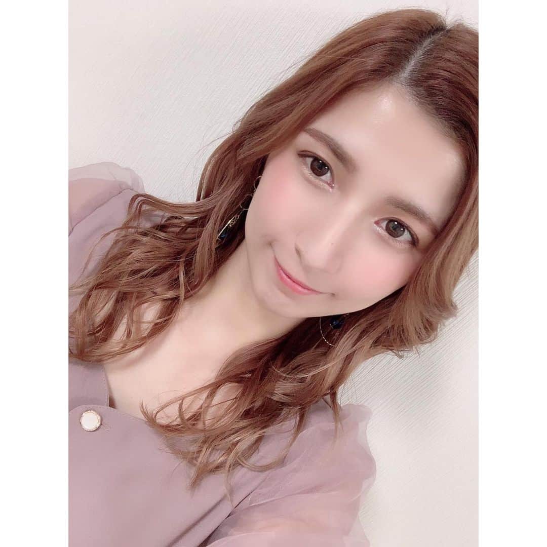のインスタグラム：「＃熱闘Mリーグ #テレ朝 見てくれたみなさんありがとう♡  麻雀関連のお仕事ができるのが 本当に嬉しい☺️✨  #talent #model #actress #グラビア #麻雀 #tv #media #followｍe」