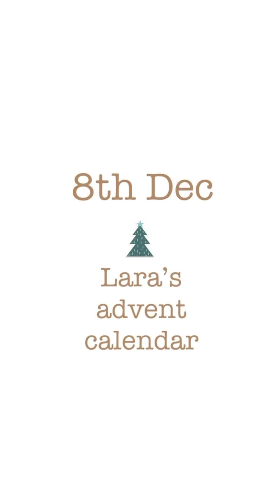 Laraのインスタグラム：「8th Dec Doggo Foxy Reindeer  Lara’s advent calendar」
