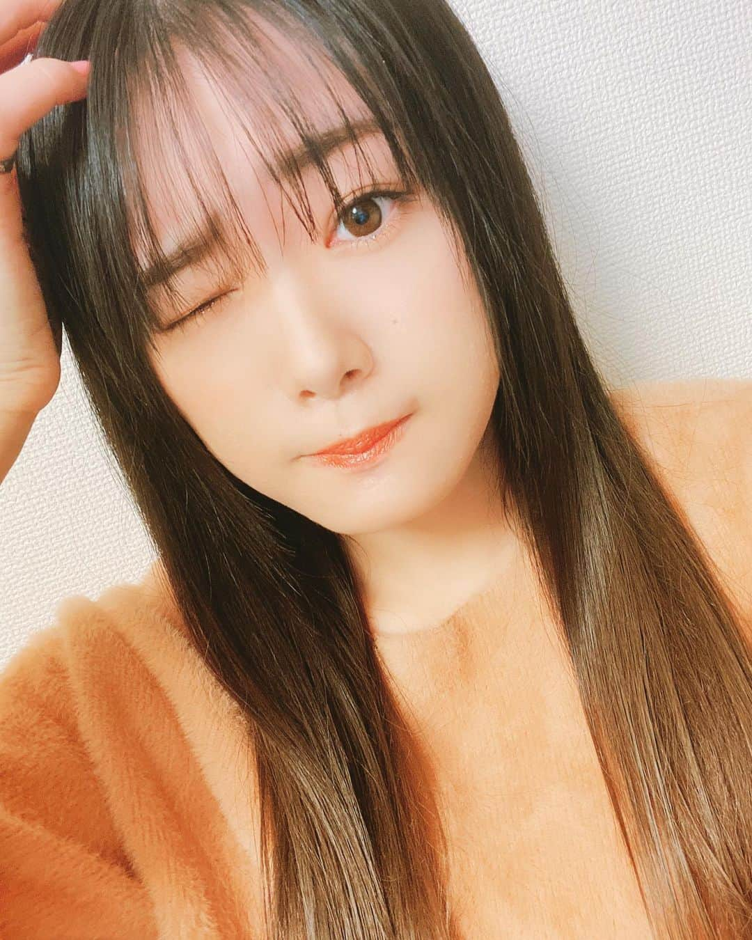 長谷川玲奈さんのインスタグラム写真 - (長谷川玲奈Instagram)「また、手が頭に…🥴💭 いつもいいね♡コメント📝ありがとうございます。これからもInstagram写真アップ頑張ります^ ^」12月8日 23時27分 - bbg_rena0315