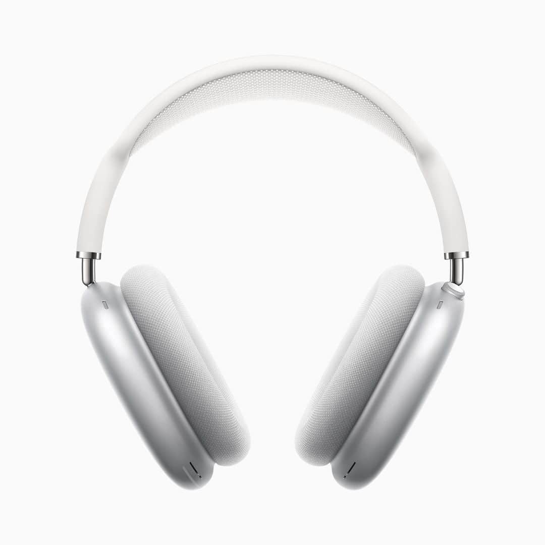 マーケス・ブラウンリーのインスタグラム：「The new $550 AirPods Max are noise cancelling, have a 20 hour battery life and the weirdest carrying case I have ever seen」