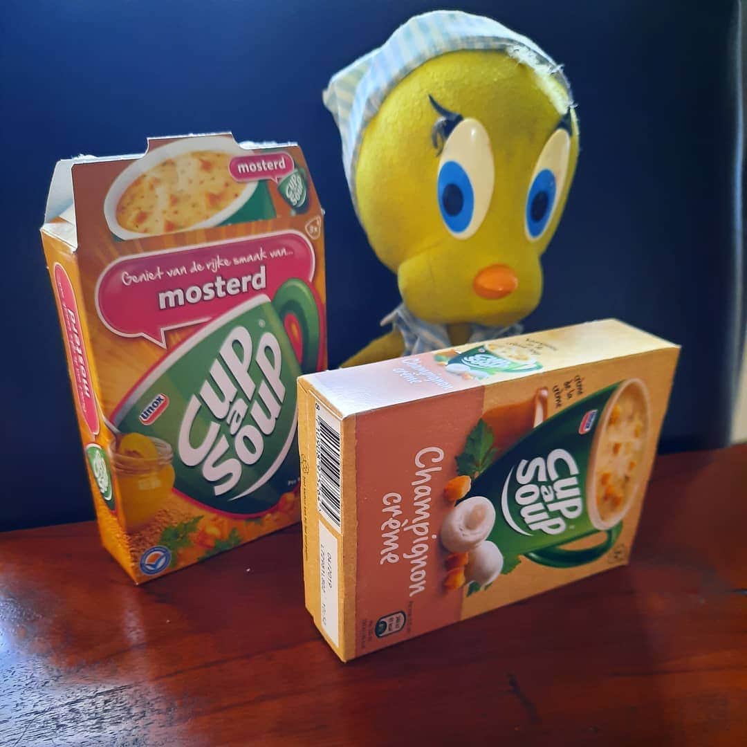 Little Yellow Birdさんのインスタグラム写真 - (Little Yellow BirdInstagram)「For this #honeygroveteapartytuesday I'm gonna stick to soup. Nice, non-chew soup. #littleyellowbird #tweety #tweetykweelapis #adventures #yellow #bird #tuesday #soup #toothache #kiespijn #soep #cupasoup #nonchew #liquid #stuffedanimalsofinstagram #plushiesofinstagram」12月8日 23時34分 - tweetykweelapis