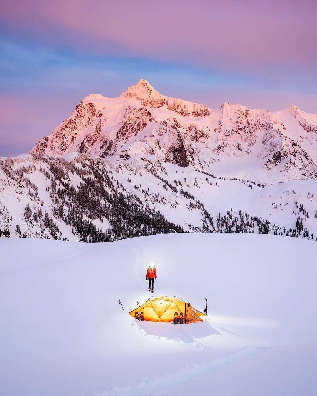 Travel + Leisureさんのインスタグラム写真 - (Travel + LeisureInstagram)「Who says you can't go camping in winter? It's more doable than you might think — if you prepare, that is. From wearing waterproof clothing to bringing an insulated sleeping pad, there are plenty of ways to ensure you'll be warm and comfortable. Head to the link in bio for our top tips on cold-weather camping. #tlpicks courtesy of @reneeroaming」12月8日 23時37分 - travelandleisure