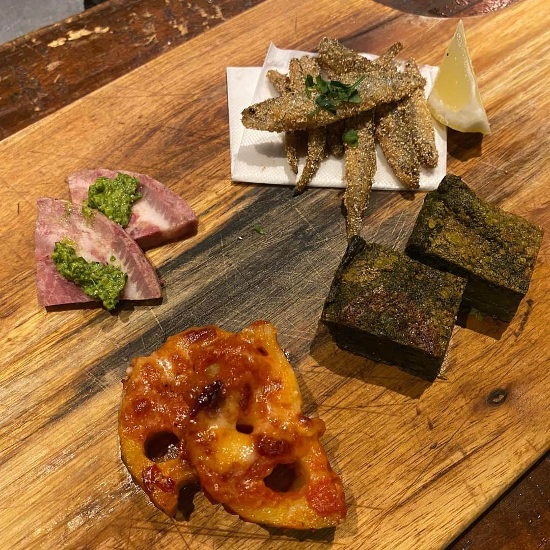 のインスタグラム：「CIAORO🍝  いつもありがとうございます。  はい。ここに行くと 沢山飲んでしまいます🍾🍷  ワカサギのフリット🎣 サクサクパリパリな衣に萌えました☺️  ご馳走様でした🙏🥰  @t_ciaoro   #japan #tokyo #ciaoro #italianfood  #miekonishimura #チャオロ #東京グルメ」