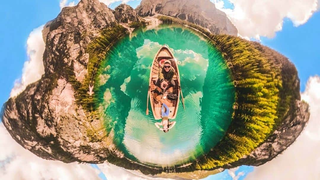 Lonely Planetのインスタグラム：「The right travel camera can make any trip look amazing, whether you’re just taking a weekend trip close to home or checking an international destination off your bucket list.   Tap the link in our bio to see what a 360 camera can deliver.」