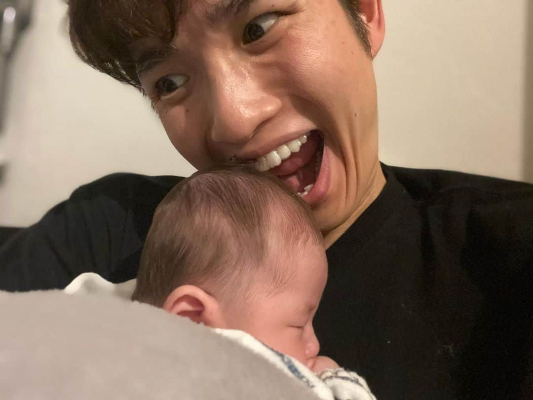 洲崎貴郁さんのインスタグラム写真 - (洲崎貴郁Instagram)「#BabyEatChallenge #かわいすぎて ・ ・ #存在せーへんけど有りそうなハッシュタグを勝手に付けたで #と思ったら過去に一投稿だけあったがな」12月8日 23時59分 - runnysuzaki0504