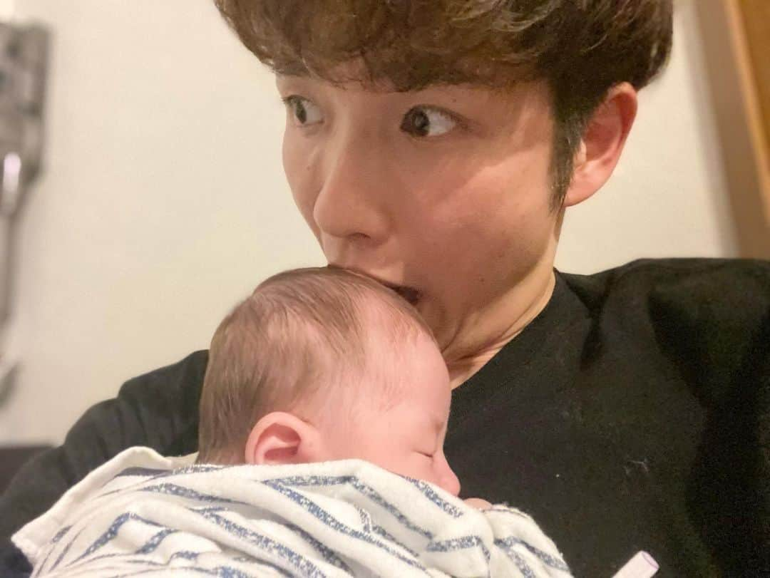 洲崎貴郁さんのインスタグラム写真 - (洲崎貴郁Instagram)「#BabyEatChallenge #かわいすぎて ・ ・ #存在せーへんけど有りそうなハッシュタグを勝手に付けたで #と思ったら過去に一投稿だけあったがな」12月8日 23時59分 - runnysuzaki0504