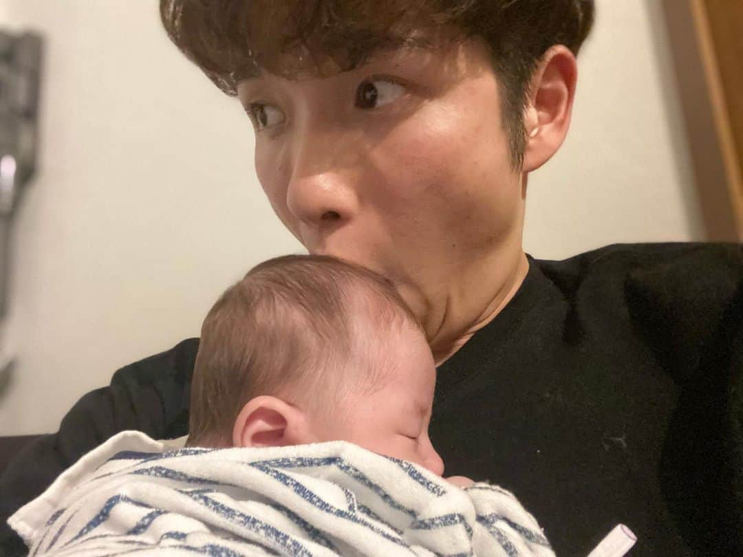 洲崎貴郁さんのインスタグラム写真 - (洲崎貴郁Instagram)「#BabyEatChallenge #かわいすぎて ・ ・ #存在せーへんけど有りそうなハッシュタグを勝手に付けたで #と思ったら過去に一投稿だけあったがな」12月8日 23時59分 - runnysuzaki0504