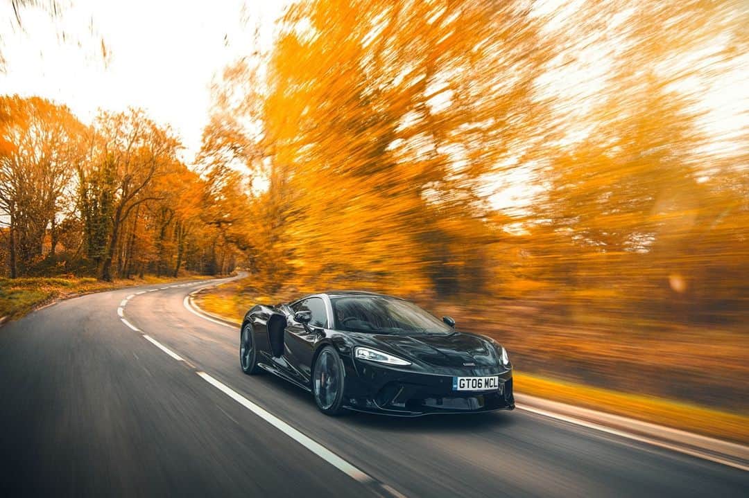 McLaren Automotiveさんのインスタグラム写真 - (McLaren AutomotiveInstagram)「The #McLarenGT is a car that begs to be driven. Made for #GTAdventures, it puts the driver at the centre of the action no matter the situation.」12月8日 23時59分 - mclarenauto