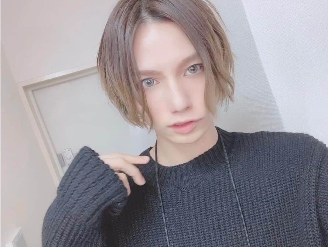 瑠伊さんのインスタグラム写真 瑠伊instagram ご無沙汰instagram 今日はかなり久しぶりなニコ生でした 12月はvistlip関連の予定が多くて日々喜んでいる僕です 明日 明後日も久しぶりのリハがあるから楽しみ 5人で音合わせるなんてどれぐらいぶりなんだろね