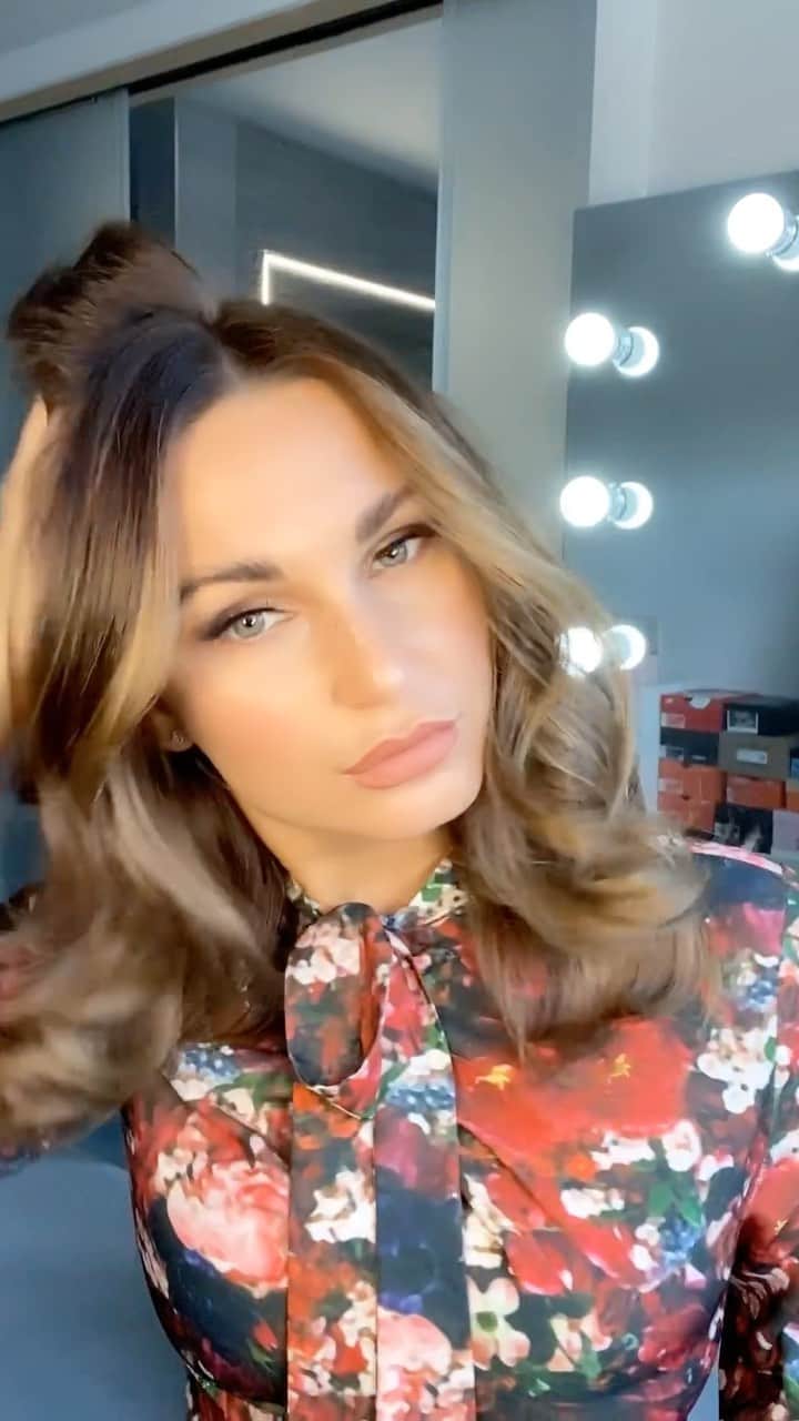 サム・フェアーズのインスタグラム：「As promised here is a quick tutorial on the @dysonhair Airwrap.. this is my all time favourite hair tool (ever!) there is so much you can do with all the attachments that come in gift edition 🤩 #ad #dysonhair #dysonairwrap #dysonhairhealth x」