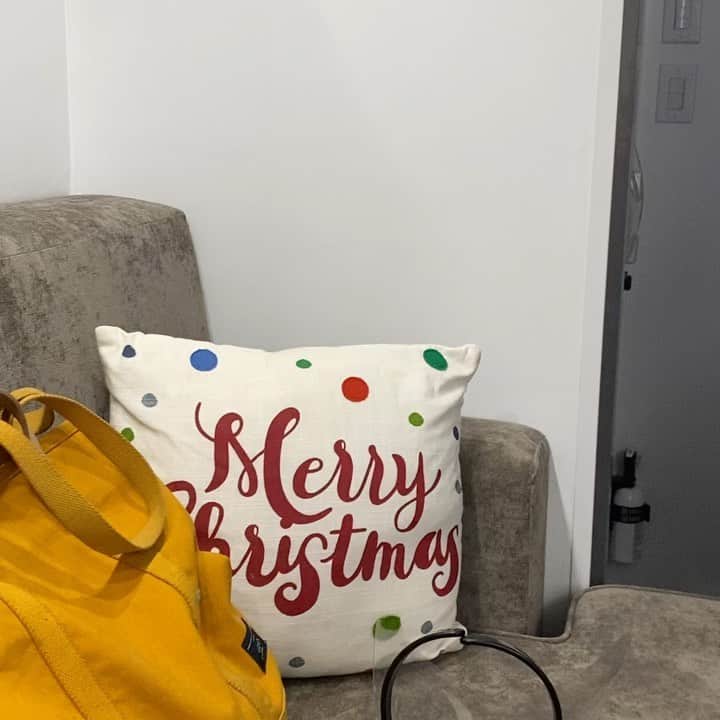 レナ・ヘディのインスタグラム：「If you Can Can , git it ... 😂🤪🥳beautiful peoples) ... @chooselove .. Shop open in Carnaby street and online ... Keep hope alive, keep folks warm and fed 🧡💛💚💜❤️」