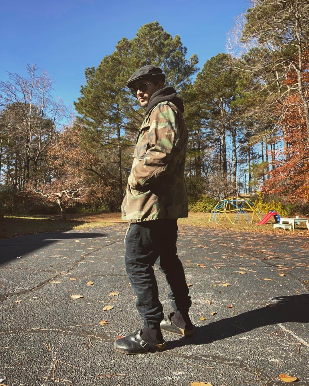 マイケル・マラーキーのインスタグラム：「twitch TODAY at 1200 eastern; chat about upcoming live album + shit shootin’」