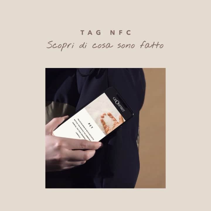 ジェオスピリットのインスタグラム：「Appoggia il tuo smartphone al tag nfc inserito nel logo geospirit sulla manica sinistra o scannerizza il qr code per scoprire materiali e altri contenuti esclusivi del tuo capo geospirit. You Are What You Wear • Eco-Friendly Collection  #fire #water #air #earth #geospirit #fallwinter2020 #newcollection #fashion #fw20 #womancollection #fw20lookbook #winterjackets #geospirit4elements」