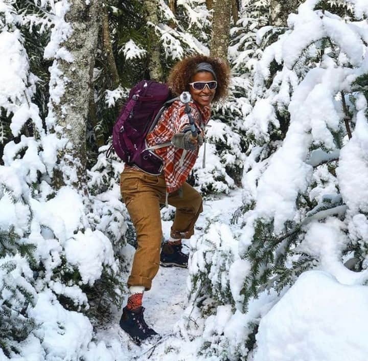 オボズさんのインスタグラム写真 - (オボズInstagram)「You. Yes, you! ⠀ ⠀ No matter where you are or how much time you have, there's a trail calling your name. Take some time to explore outdoors today 🥾🌲⠀ ⠀ 📸 @jo_sweet_run ⠀ .⠀ .⠀ .⠀ #truetothetrail #winterhiking #snow #hiking #adventure」12月9日 0時10分 - obozfootwear