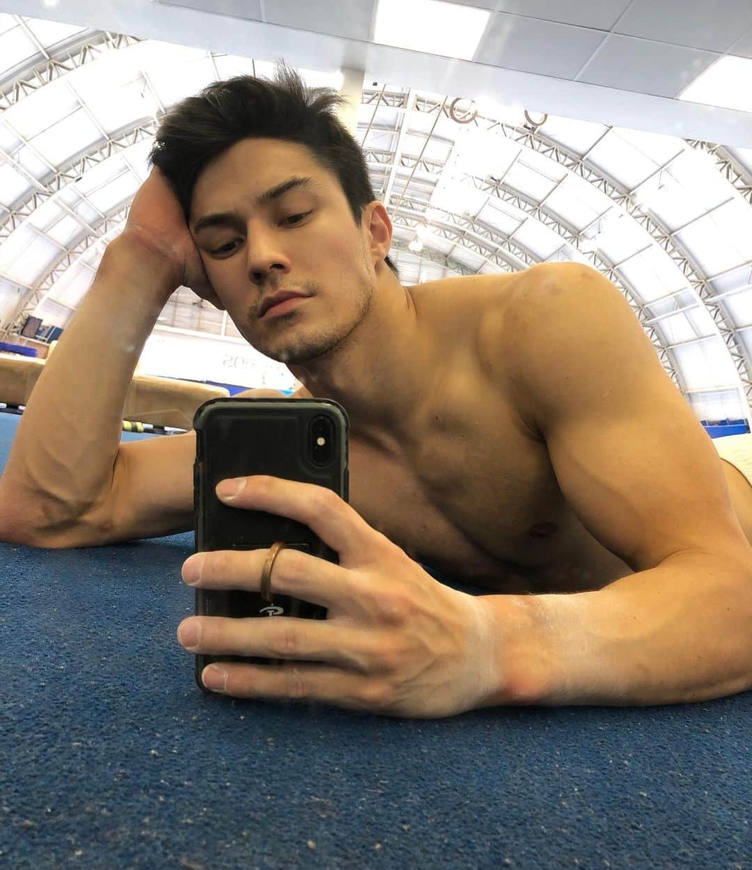 アルトゥール・オヤカワ・マリアノのインスタグラム：「Reflexão ✌🏻💥 Vamo que vamo  que a estrada é longa. 😅 #mirror #gymnast #terça #fimdetreino #sports」